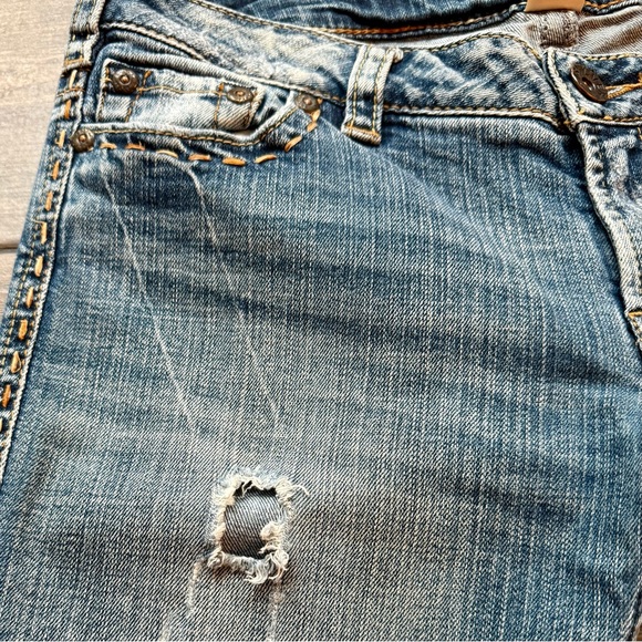 Silver Jeans Co 'Frances' Thick-Stitched Western Distressed Flare Jeans - Picture 6 of 8